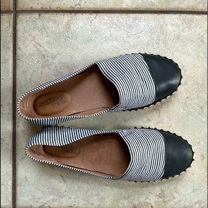 Adam Tucker by Me Too espadrille flats size 7